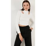 Lela Esnek Slim Fit Cut Out Pencereli Dik Yaka Crop Bayan Bluz 5865348 BEYAZ