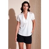 Lela Güpür Detaylı % 100 Pamuk Regular Fit V Yaka Bluz BLUZ 611BZ0286