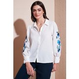 Lela Pamuklu Balon Kollu Regular Fit Çiçek Nakışlı Bayan Gömlek 611GO003 BEYAZ-MAVİ