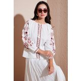 Lela Pamuklu Regular Fit Balon Kol Nakış İşlemeli Bluz BLUZ 6110936