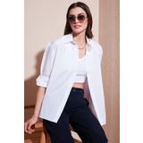 Lela Pamuklu Regular Fit İliklenebilen Yırtmaç Detaylı Bayan Gömlek 6772920 BEYAZ