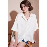 Lela Pamuklu Regular Fit Yırtmaçlı Kısa Kollu Bayan Gömlek CF25S166965 EKRU