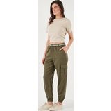 Lela Pamuklu Standart Fit Normal Bel Lastikli Paça Kemerli Jogger Bayan Pantolon 668YP5045 HAKİ