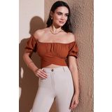 Lela Regular Fit Madonna Yaka Bağlama Detaylı Crop Bayan Bluz 6527017 KAHVE