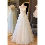 Lenta Moda Beyaz Kayık Yaka Dantel Detaylı Kuyruklu Karolin Abiye & Nikah Elbisesi