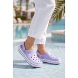 Liarca Easystep - Lila - Beyaz Hafif Eva Sabo Terlik, Ergonomik Tabanlı Nefes Alabilen Islak Zemin Uyumlu Kemerli Hastane, Plaj, Ev ve Günlük Kullanım Terliği - Clog Sandalet