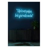 “Life İs Not Perfect But Your Nails Can Be.”Yazılı Neon Tabela