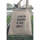 Life Is Short So Am I Kısa Boylu Şaka Komik Hediye Baskılı %100 Pamuklu Ham Bez Bej Çanta