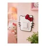 Lilibin Hello Kitty Anahtar & Priz Çerçevesi – El Yapımı Seramik Işık Anahtarı Süsü – Çocuk Odası Duvar Dekoru – Reçine Kaplama 9x9 cm