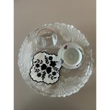 Lilies Atelier Çiçek Desenli Nakış Keten 2 Adet Kokteyl Peçetesi-Bardak Altlığı-Kahve Sunum - 15 x 15 cm - Beyaz - Siyah