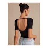 Liona V Yaka Sırtı Açık İpli Siyah Renk Fitilli Kısa Kollu Slim Fit Crop Top Bluz