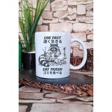 Live Fast Eat Trash Raccoon Baskılı Komik Japon Anime Hediye Baskılı Kupa Bardak - Beyaz