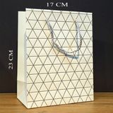 Lizbon Center Beyaz Geometrik Desenli Orta Boy Karton Hediye Çantası