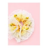 Louen lucie Sarı pötikare danteli çiçekli fırfırlı scrunchie toka