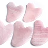 LOVELYBİRD El yapımı doğal gül kuvars/yeşil yıldız taşı Gua Sha Guasha hamam masaj aleti, akupunktur terapisi için kalp şeklinde eyer tahtası (2 adet/set)