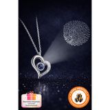 Lucente Jewellery 925 Ayar Kalbin Işığı Özel Model 100 Dilde Seni Seviyorum Yazan Kalpli Kararma Karşıtı Rodyum Güçlendirme Sevgiliye Arkadaşa Anneye Doğum Günü Hediye Gümüş Sonsuz Aşk Simgesi Küpe Hediyeli Kalp Kolye
