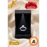Lucente Jewellery Işıklı Hediye Kutulu Evlenme Teklifi Yüzüğü 925 Ayar Luxury Serisi Pırlanta Montürlü Tektaş Nişan Gümüş Sonsuz Aşk Simgesi Küpe Hediyeli Tek Taş Sevgiliye Evlilik Teklifi İçin Ayarlanabilir Yüzük