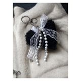 Lüks İnci Çanta Süsü, Dantel Fiyonk ve Beyaz İnci Zincir ile, Peluş kalp çanta charm çanta aksesuarı, anahtarlık (Siyah)