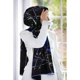 LÜKS MEDİNE İPEĞİ BOYA DAMLASI DESENLİ SİYAH - İNDİGO RENKLİ 75X195 KIRIŞMAZ ŞAL MOSS KREP DİKİŞ TİPİ İTALYAN DİKİŞLİ