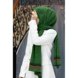 Lüks Medine İpeği Gold Detaylı Barok Desenli Zümrüt Yeşili Renkli 75X195 Kırışmaz Şal Moss Krep Dikiş Tipi İtalyan Dikişli