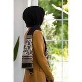 Lüks Medine İpeği Kenar Motifi Çiçek Desenli Siyah - Gold Renkli 75X195 Kırışmaz Şal Moss Krep Dikiş Tipi İtalyan Dikişli