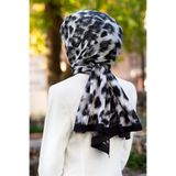LÜKS MEDİNE İPEĞİ LEOPAR DESENLİ SİYAH - KREM RENKLİ 75X195 KIRIŞMAZ ŞAL MOSS KREP DİKİŞ TİPİ İTALYAN DİKİŞLİ