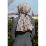 LÜKS MEDİNE İPEĞİ SONBAHAR DESENLİ GRİ RENKLİ 75X195 KIRIŞMAZ ŞAL MOSS KREP DİKİŞ TİPİ İTALYAN DİKİŞLİ