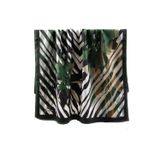 LÜKS MEDİNE İPEĞİ ZEBRA VE ÇİÇEK DESENLİ ZÜMRÜT YEŞİLİ RENKLİ 75X195 KIRIŞMAZ ŞAL MOSS KREP DİKİŞ TİPİ İTALYAN DİKİŞLİ