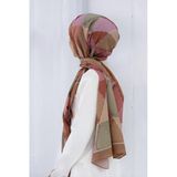 LÜKS MEDİNE ÜÇGEN YAMA DESENLİ PUDRA RENKLİ 75X195 KIRIŞMAZ ŞAL MOSS KREP DİKİŞ TİPİ İTALYAN DİKİŞLİ
