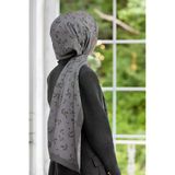 LÜKS MEDİNE YAPRAK DESENLİ GÜMÜŞ RENKLİ 75X195 KIRIŞMAZ ŞAL MOSS KREP DİKİŞ TİPİ İTALYAN DİKİŞLİ