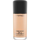 M.A.C NC24 Fondöten - Studio Fix Fluid Spf 15 Foundation 30 ml - BEJ