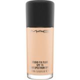 M.A.C Studio Fix Fluid Spf 15 NW15 Fondöten 30 ml Mat Görünüm ve Uzun Süre Kalıcı Etki