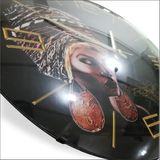 M3 Decorium Zenci Esmer Küpeli Sarıklı Kadın Kız Başı Resimli 35 cm Bombe Camlı Salon Ev Ofis Okul Duvar Saati