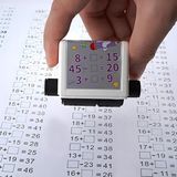 Mabelme Toplama ve Çıkarma Işlemi Alıştırma Test Kaşesi – Matematik Eğitim Oyuncağı | Ayarlanabilir Rulo Damga | Eğlenceli Matematik Soruları | 1-100 Arası Sayılar | Çocuklar Için Pratik ve Öğrenme Arac - Option-1 - Var