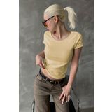 Madmext Sarı Geniş Yaka Fittili Basic Kadın T-shirt Mg2293