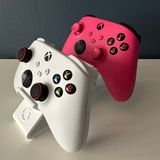 Magicland Xbox İkili Joystick Standı - Yan Yana 2 Kumanda Kapasiteli Controller Tutucu - Beyaz
