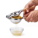MallArt® Ahşap Saplı Paslanmaz Çelik Limon Sıkacağı - Manuel Narenciye ve Portakal Sıkacağı, Çekirdek Süzgeçli Lüks Limon Presi, Metal El Sıkacağı