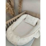 Mamaraduga % 100 Pamuklu Poplin Kumaş Minik Sıralı Şerit Ponpon Süslemeli Babynest + Yastık Bej Oyuncu Tavşan - 110 x 85 cm
