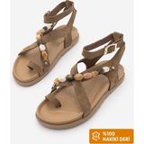 Marjin Kadın Hakiki Deri Bilekten Bağlamalı Parmak Arası Taşlı Günlük Sandalet Montera Camel Süet