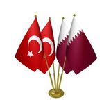 Masa Üstü Katar Bayrağı Türk Bayrağı Dörtlü Pirinç Direk Masa Bayrak Seti