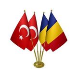Masa Üstü Romanya Bayrağı Türk Bayrağı Dörtlü Pirinç Direk Masa Bayrak Seti