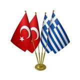 Masa Üstü Yunanistan Bayrağı Türk Bayrağı Dörtlü Pirinç Direk Masa Bayrak Seti