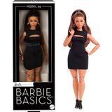 Mattel Barbie Basics Model 05 koleksiyona uygun bebek, siyah mini elbisesi, topuklu ayakkabılarıyla eklemleri bükülebilen, kafası değiştirilebilen, yuvarlak hatlı, kahverengi saçlı bebek, JBH73