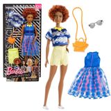 Mattel Barbie FRY80 Fashionistas oyuncak bebek, moda hediye seti, mavi üst parça, çiçek desenli, sarı zincirli