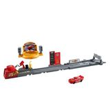 Mattel Cars Maceraya Başlangıç Oyun Seti Cars Maceraya Başlangıç Oyun Seti ile Şimşek McQueen oyuncak araba JDJ02
