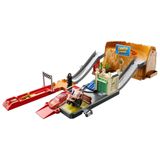 Mattel Disney Pixar Cars Yarış Heyecanı saklama kutulu oyun seti, 1 adet Şimşek McQueen aracı ve 1 adet çekici içeren 20'den fazla parça, 3 farklı kurulum, 4 ve üzeri HDN02