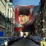 Mavi Gözlü Kalpaklı Gazi Mustafa Kemal Atatürk -Ay Yıldız Türk Bayrağı Cephe Poster Bayrak-4X6 metre