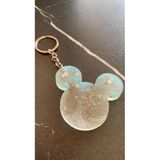 Mavi Renk ve Gümüş Glitter Mickey Mouse Gümüş Aksesuarlı Anahtarlık El Yapımı Epoksi Hediyelik