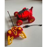 Mavi Su Dünyası Uzaktan Kumandalı Işıklı Akrobat Şarjlı Araba 15X12 cm Kırmızı Renkli