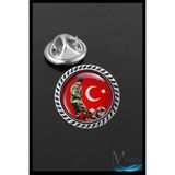 MAZEN Atatürk Asker Silüet Yaka Rozeti | Türk Bayrağı Zemin | Yuvarlak Metal Rozet